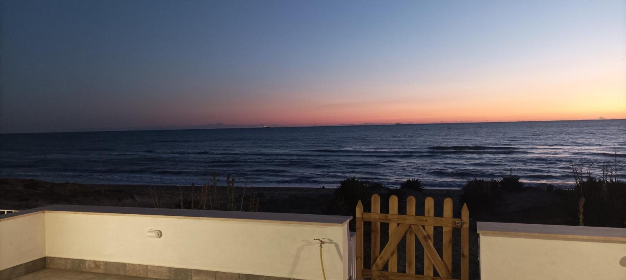The Suite On The Beach Torvaianica Exterior foto