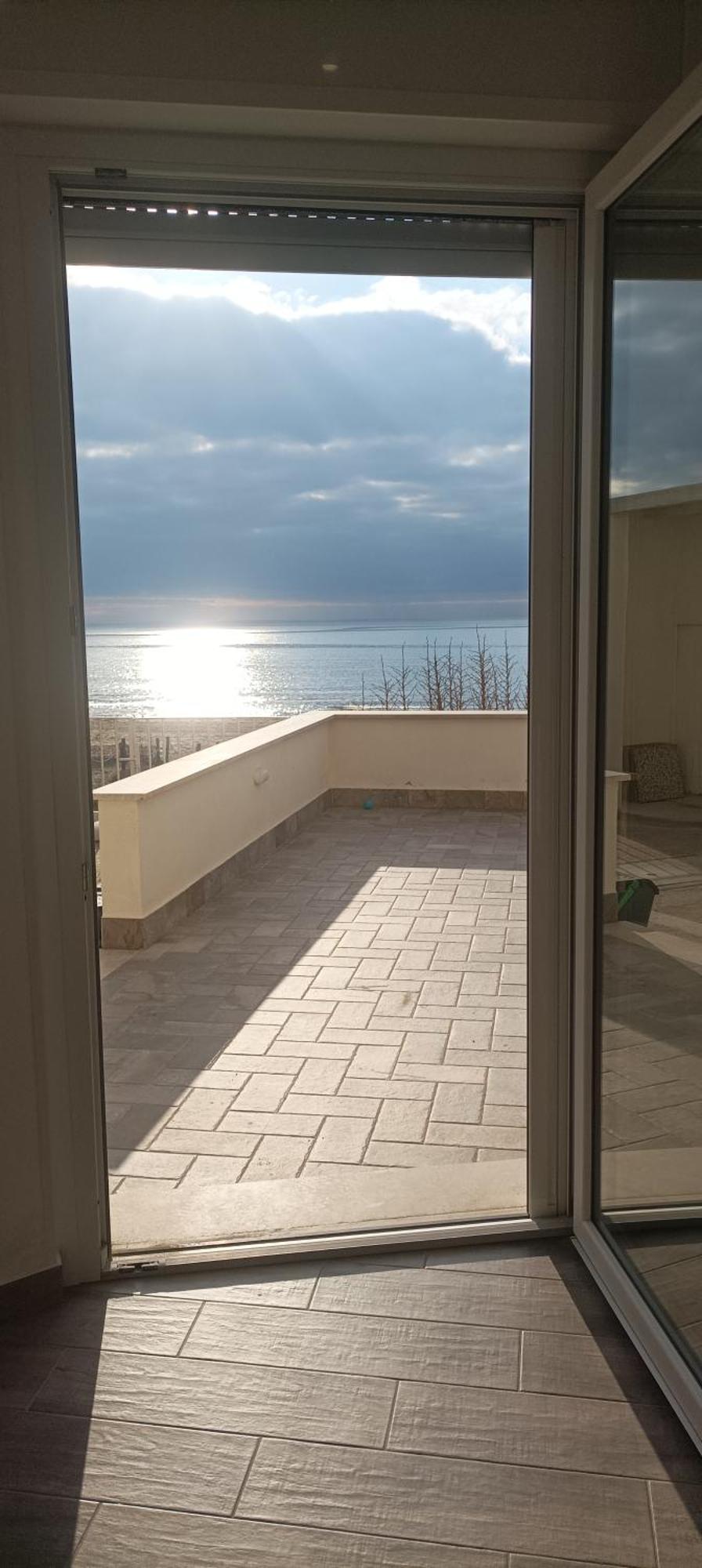 The Suite On The Beach Torvaianica Exterior foto
