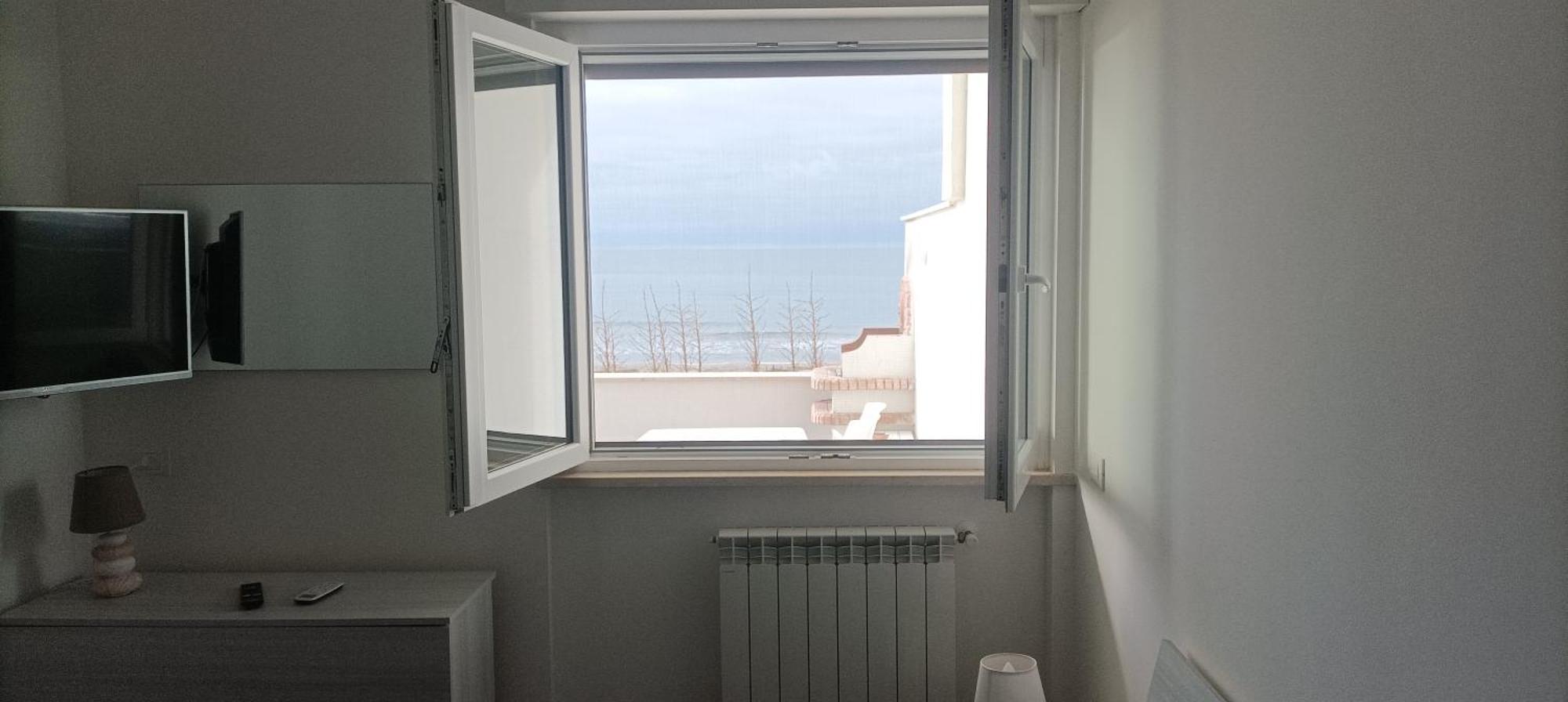 The Suite On The Beach Torvaianica Exterior foto